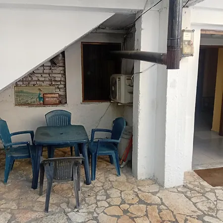Nomad Hostel *