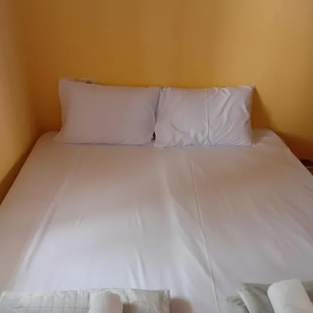 Nomad Hostel *